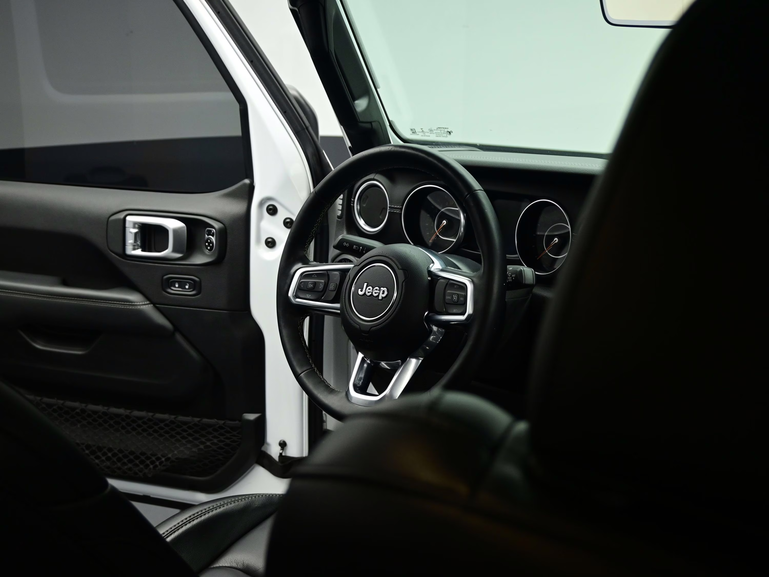 2020 Bright White Clearcoat Jeep Gladiator Overland 4X4 Truck