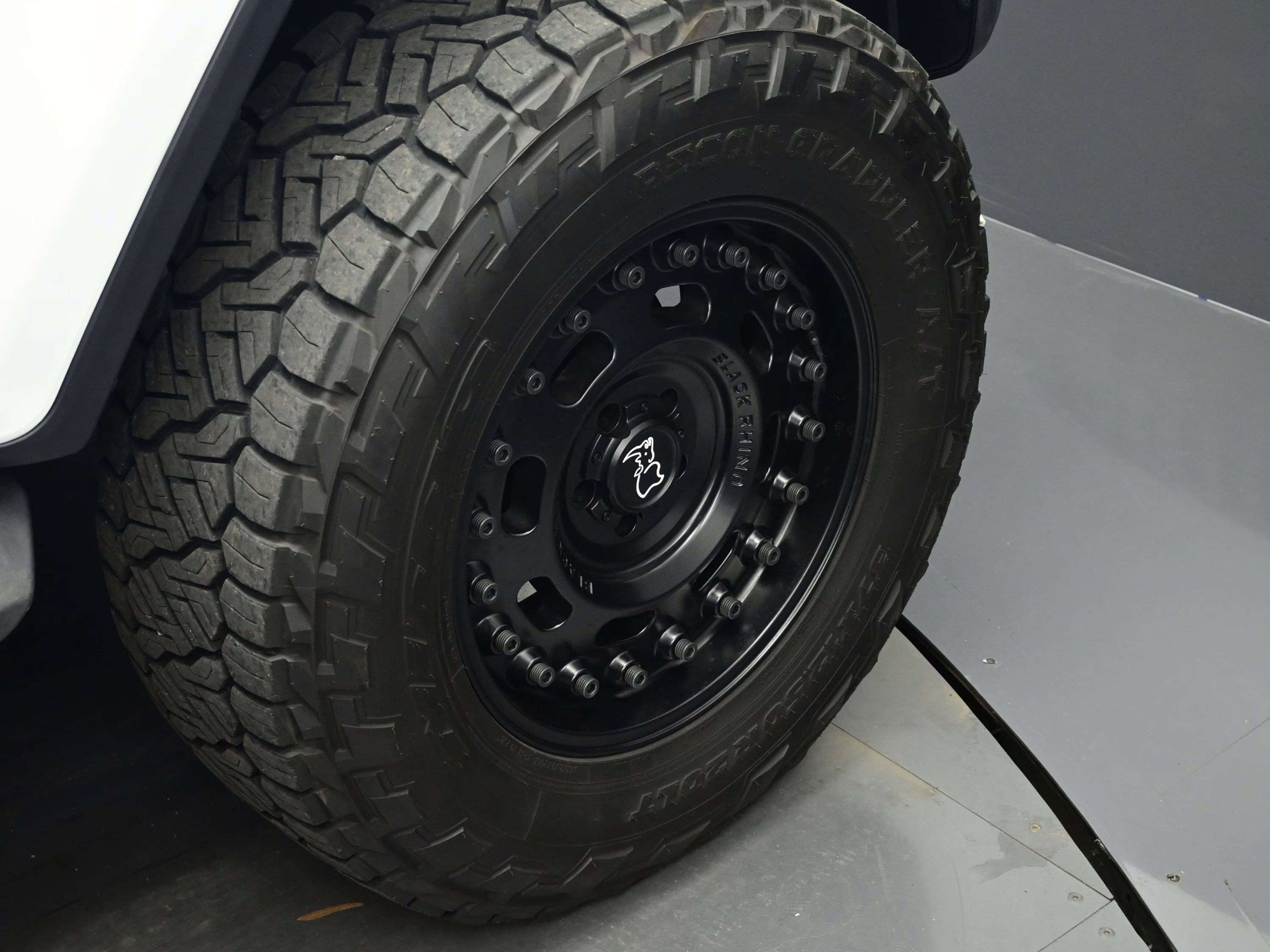 2020 Bright White Clearcoat Jeep Gladiator Overland 4X4 Truck