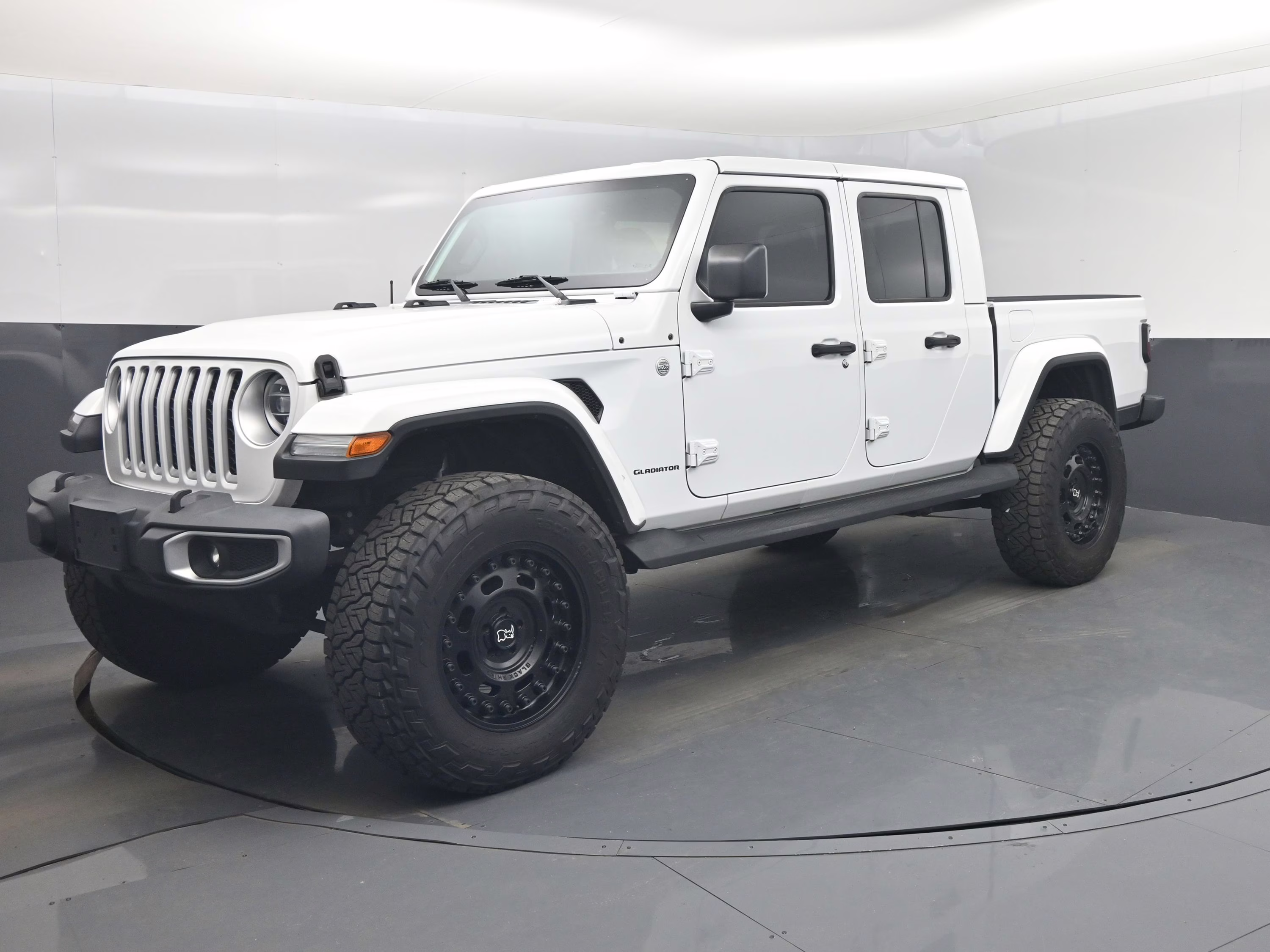 2020 Bright White Clearcoat Jeep Gladiator Overland 4X4 Truck