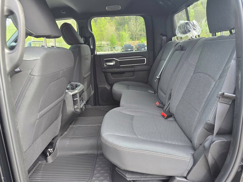 2026 Diamond Black Crystal Pearlcoat Ram 3500 Big Horn 4X4 Truck