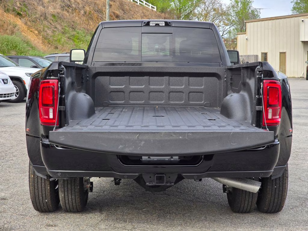 2026 Diamond Black Crystal Pearlcoat Ram 3500 Big Horn 4X4 Truck