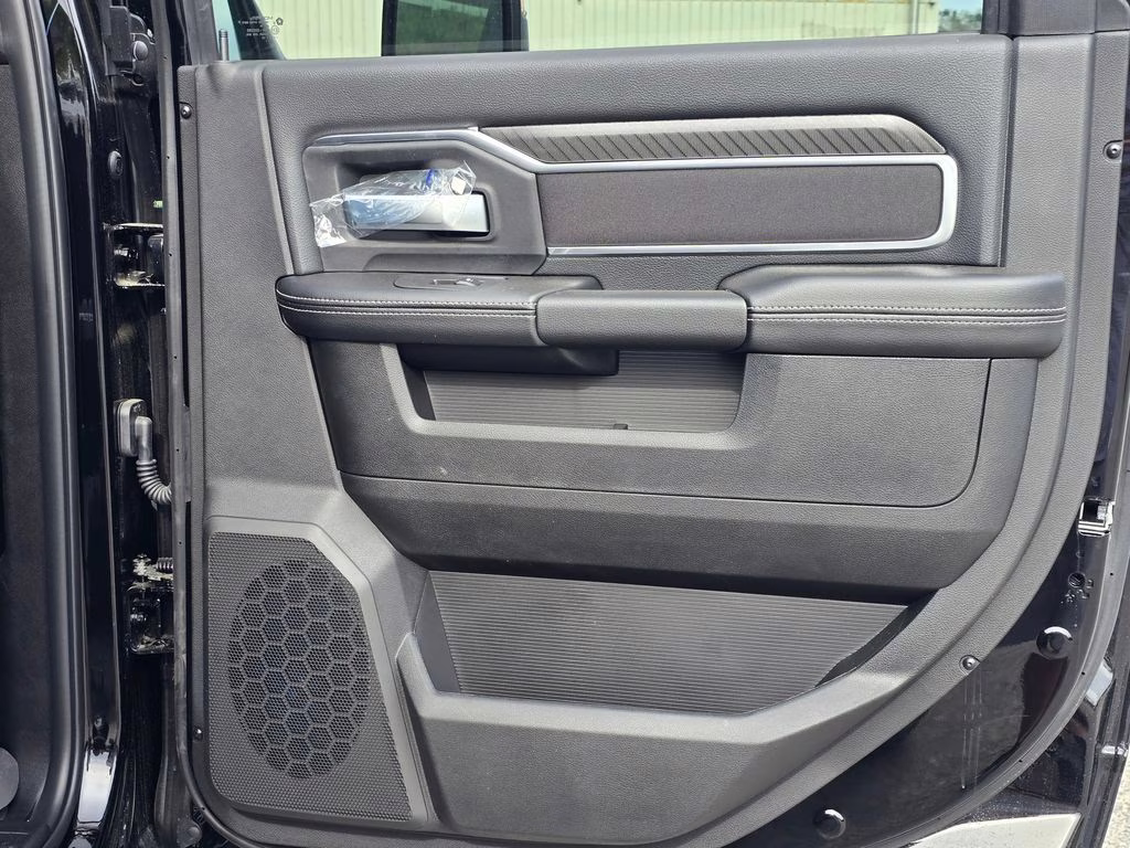 2026 Diamond Black Crystal Pearlcoat Ram 3500 Big Horn 4X4 Truck