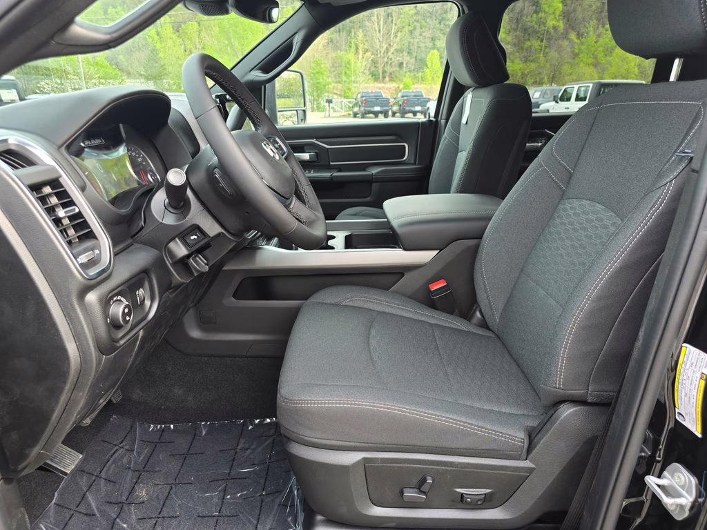 2026 Diamond Black Crystal Pearlcoat Ram 3500 Big Horn 4X4 Truck