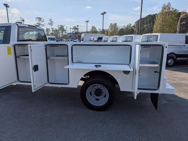 2026 Oxford White Ford Super Duty F-450 DRW XL 4X4 Truck