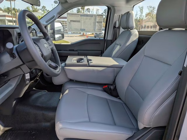 2026 Oxford White Ford Super Duty F-450 DRW XL 4X4 Truck