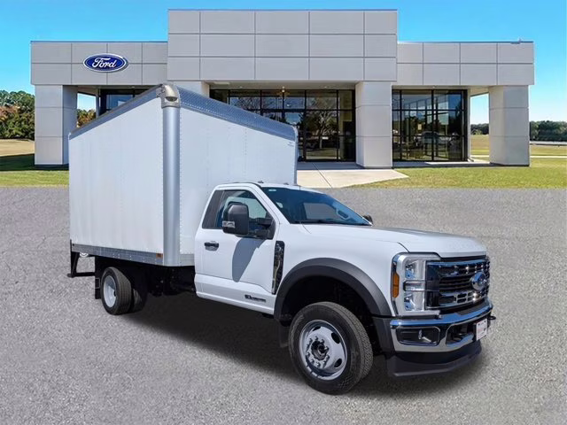 2026 Oxford White Ford Super Duty F-450 DRW XL 4X4 Truck