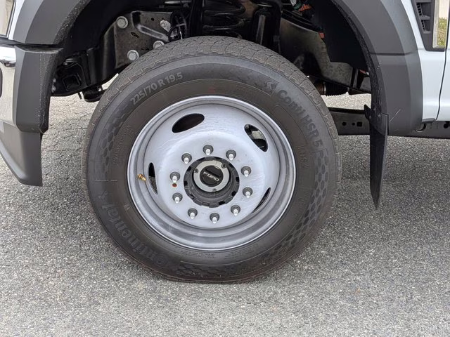 2026 Oxford White Ford Super Duty F-550 DRW XL 4X4 Truck