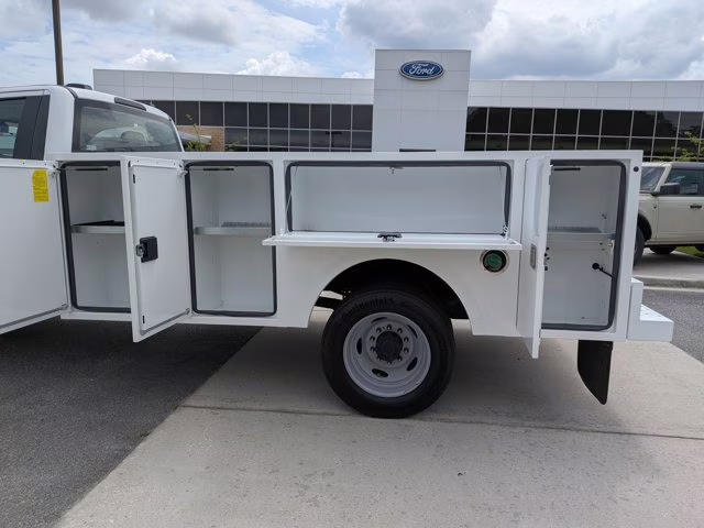 2026 Oxford White Ford Super Duty F-550 DRW XL 4X4 Truck