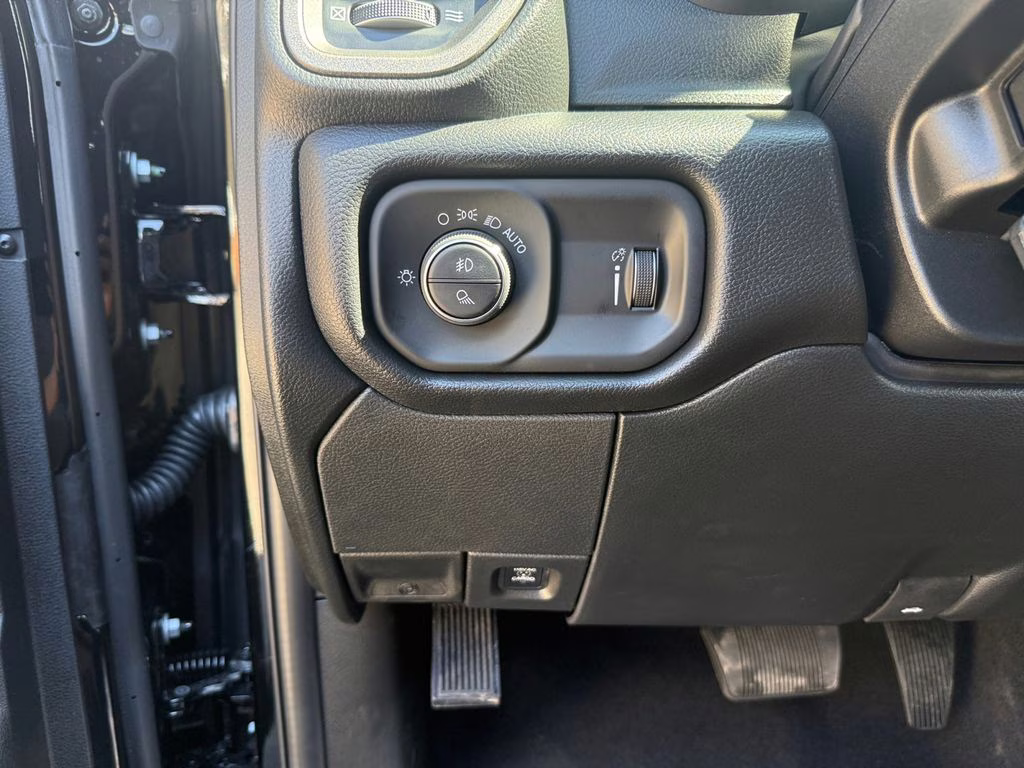 2026 Diamond Black Crystal Pearlcoat Ram 2500 Tradesman 4X4 Truck