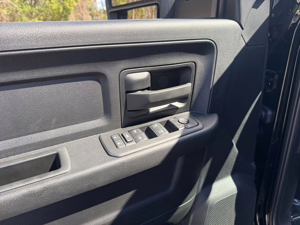 2026 Diamond Black Crystal Pearlcoat Ram 2500 Tradesman 4X4 Truck