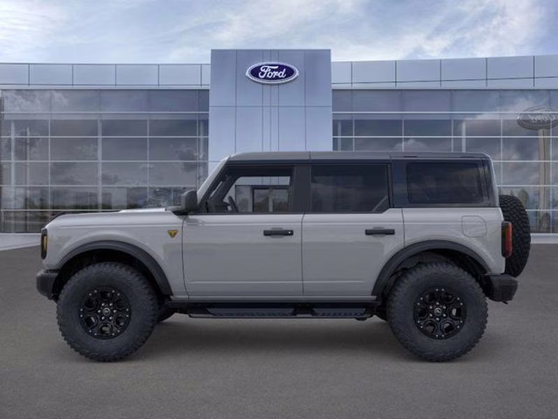 2026 Avalanche Gray Ford Bronco Badlands 4X4 SUV