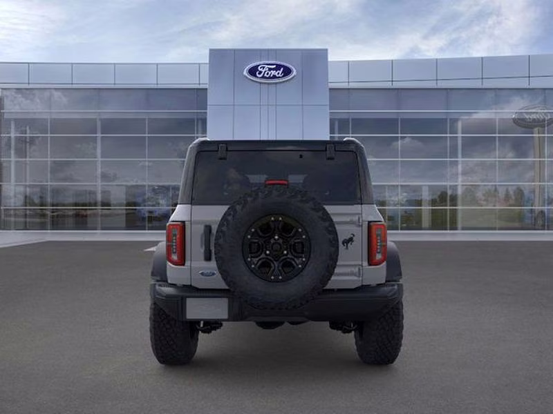 2026 Avalanche Gray Ford Bronco Badlands 4X4 SUV