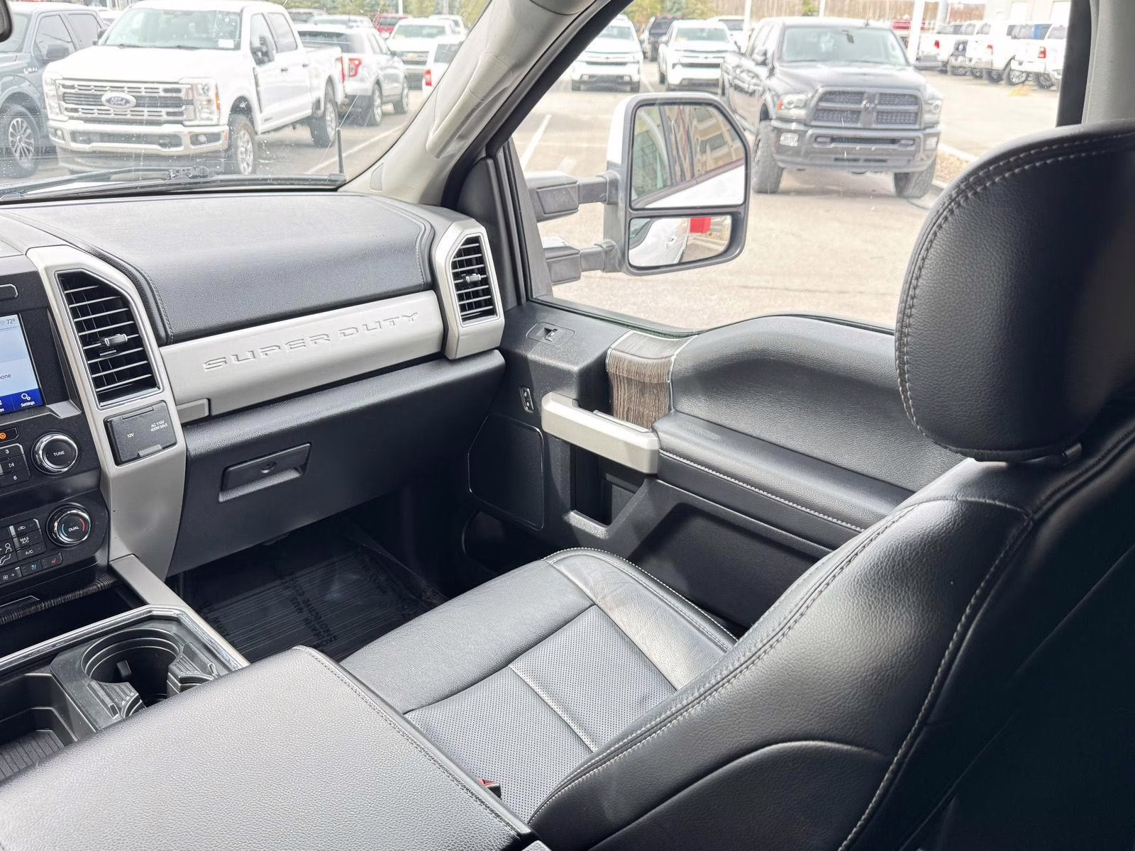 2020 Oxford White Ford Super Duty F-250 SRW Lariat 4X4 Truck