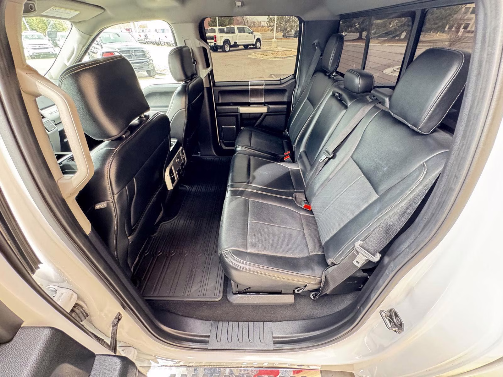 2020 Oxford White Ford Super Duty F-250 SRW Lariat 4X4 Truck