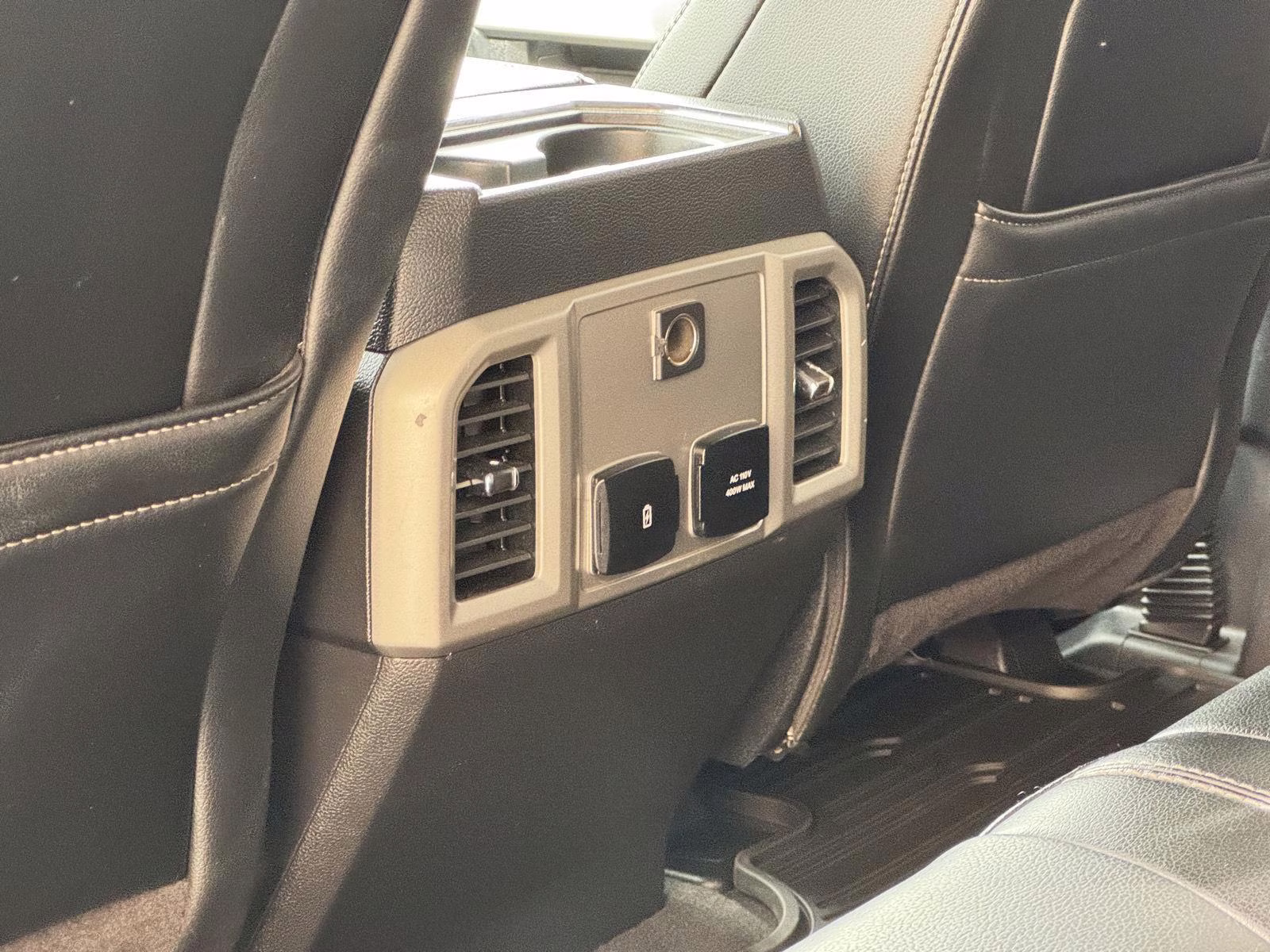 2020 Oxford White Ford Super Duty F-250 SRW Lariat 4X4 Truck