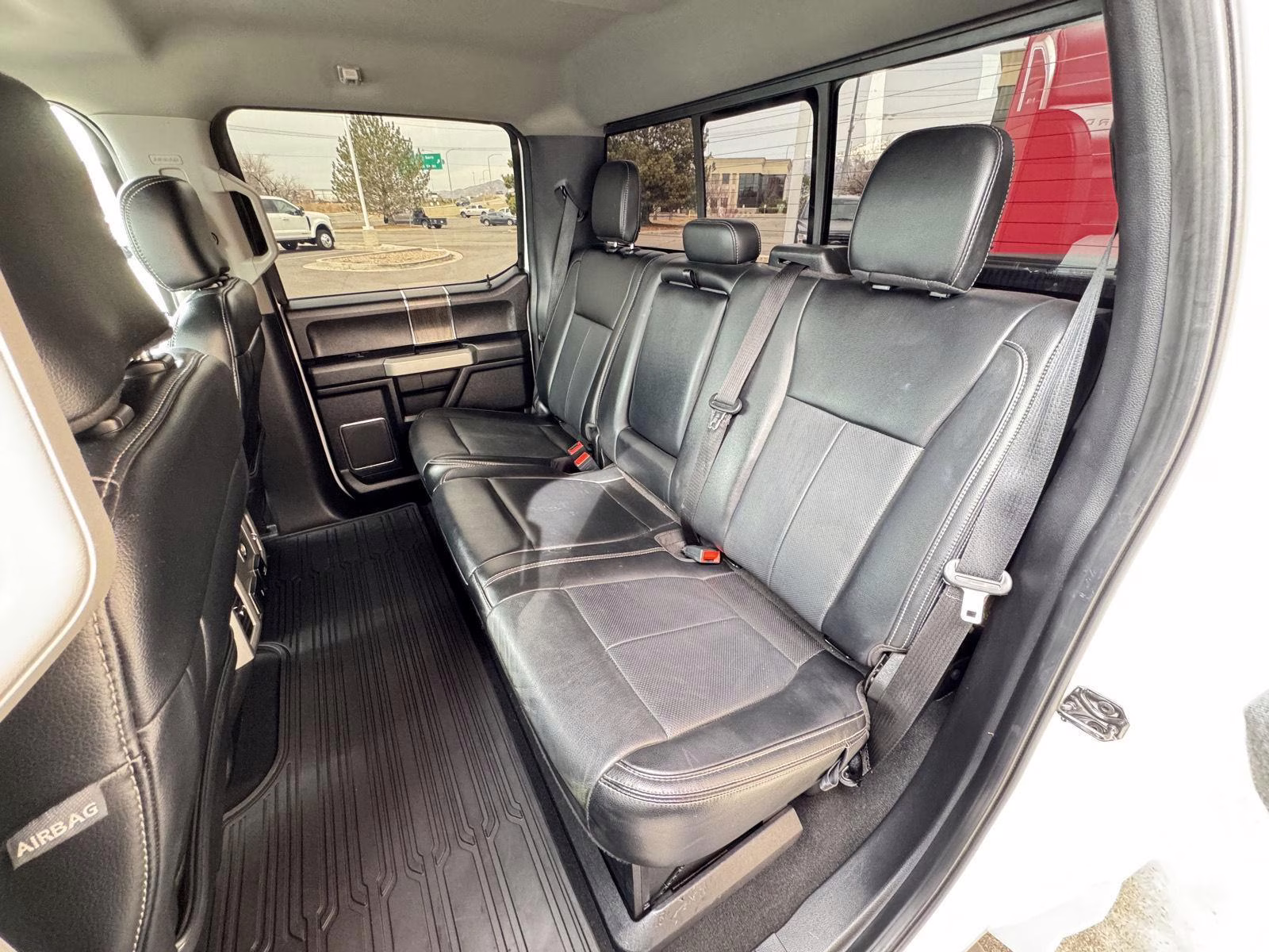 2020 Oxford White Ford Super Duty F-250 SRW Lariat 4X4 Truck