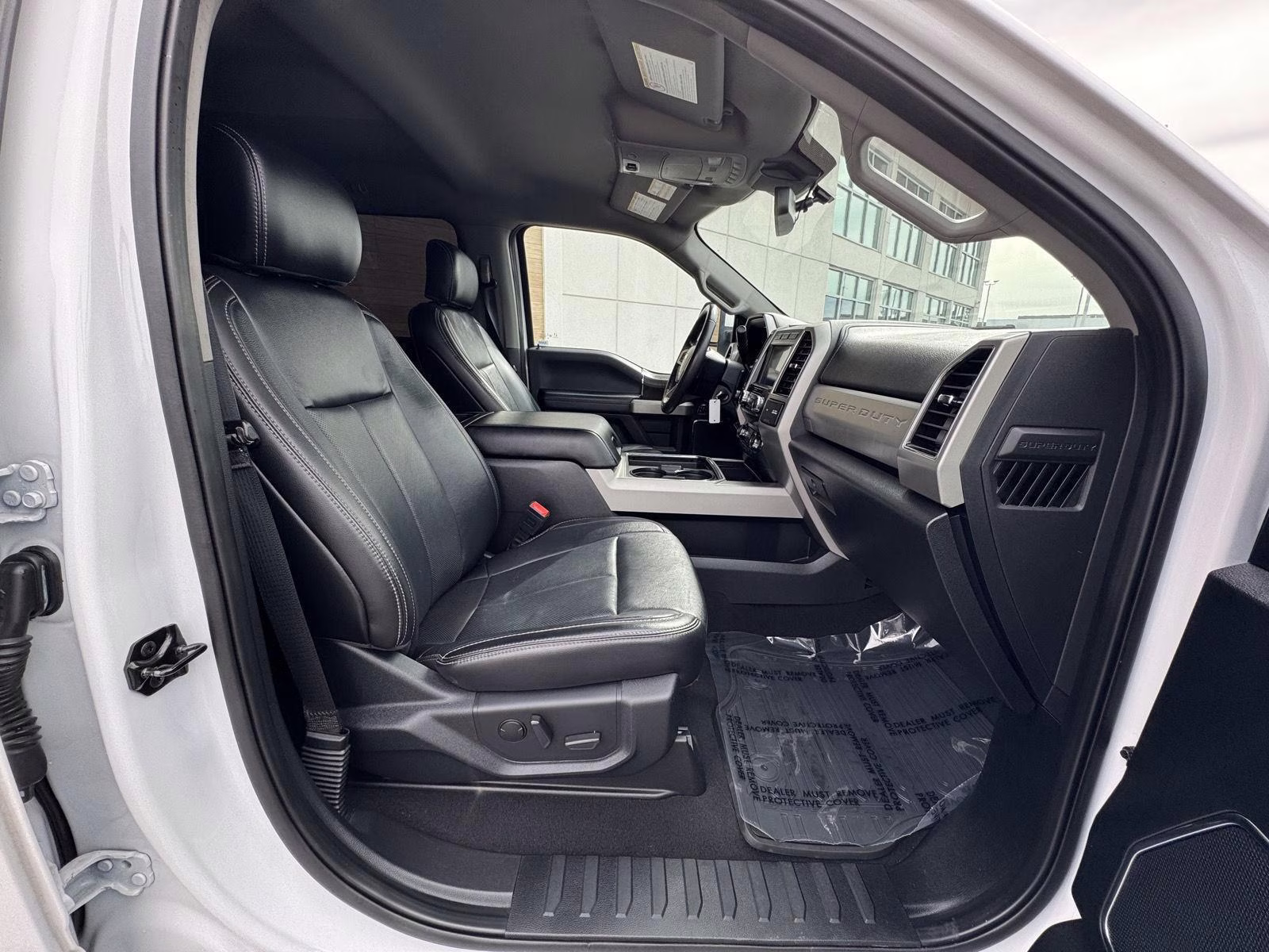 2020 Oxford White Ford Super Duty F-250 SRW Lariat 4X4 Truck