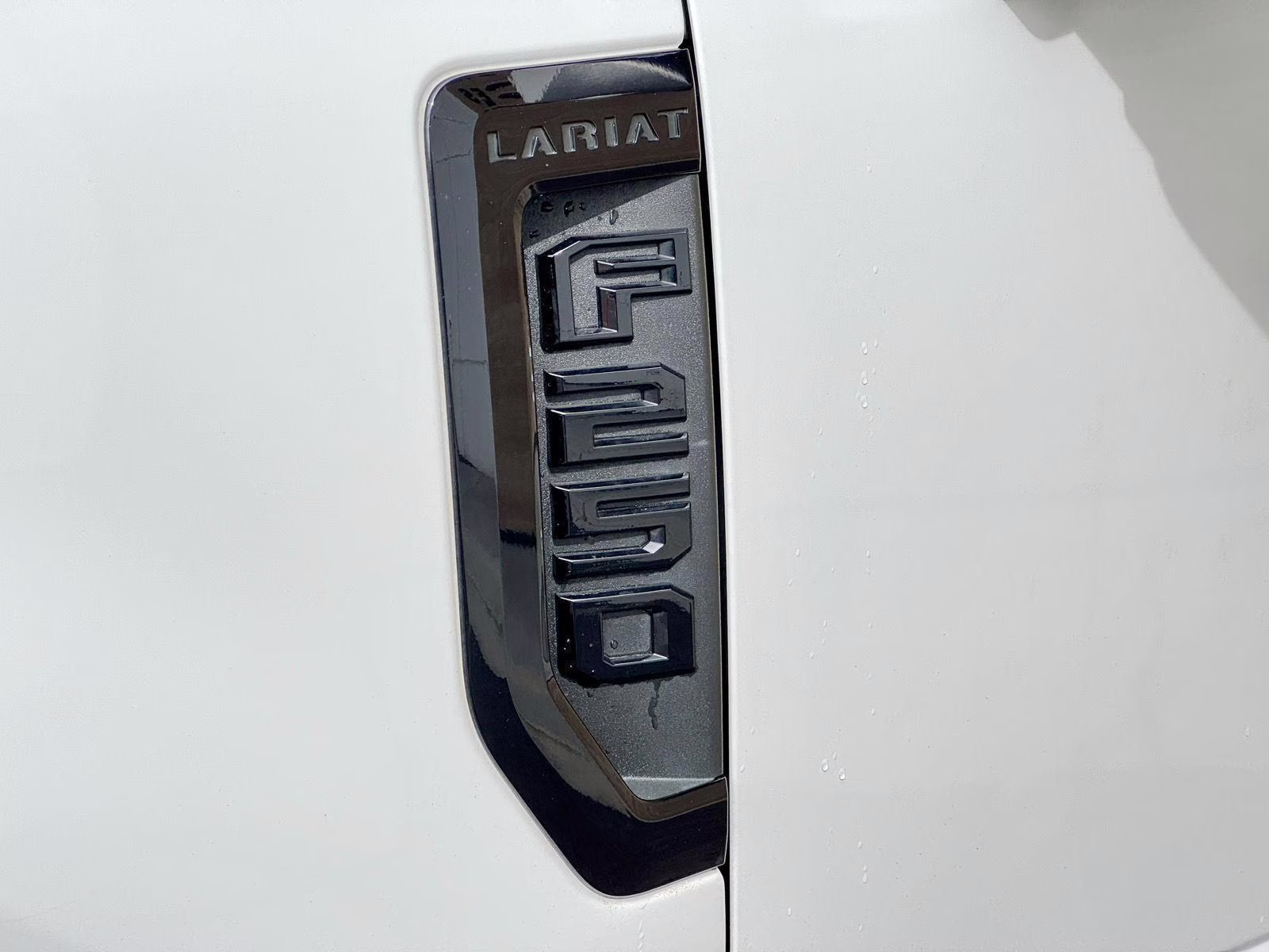 2020 Oxford White Ford Super Duty F-250 SRW Lariat 4X4 Truck