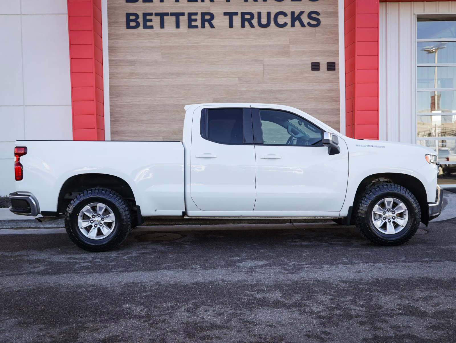 2021 Summit White Chevrolet Silverado 1500 LT 4X4 Truck