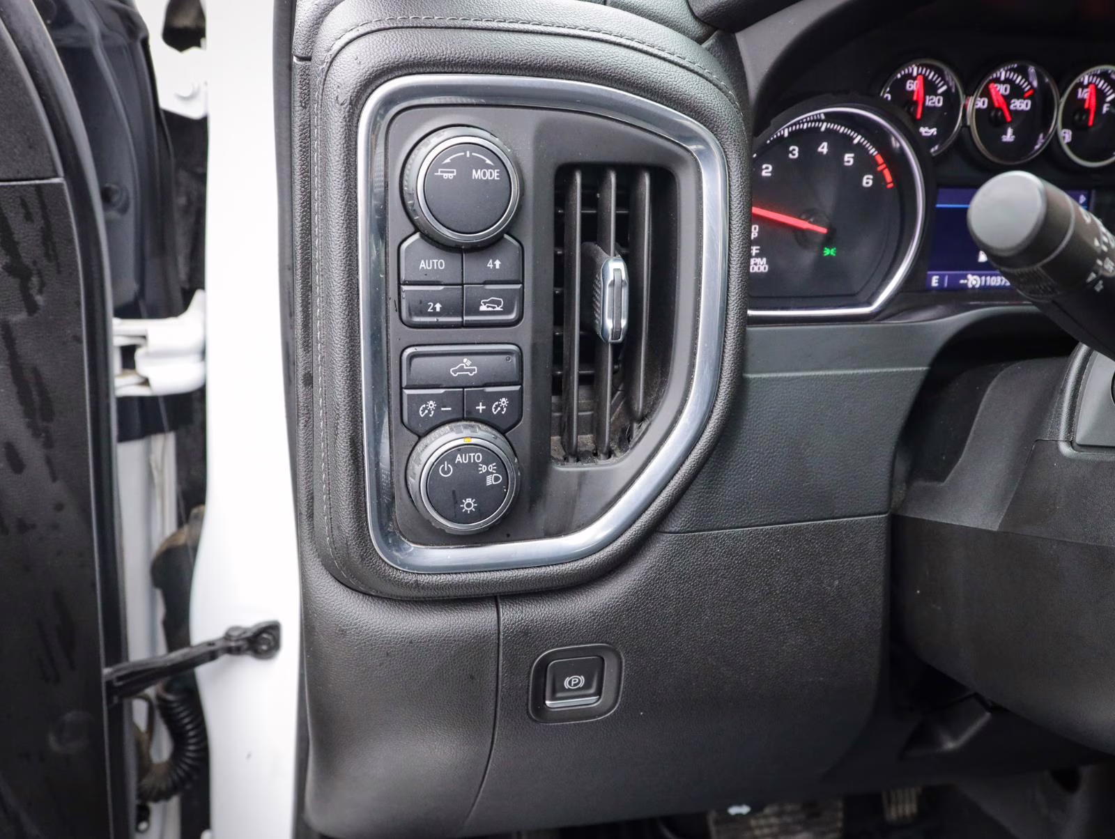 2021 Summit White Chevrolet Silverado 1500 LT 4X4 Truck