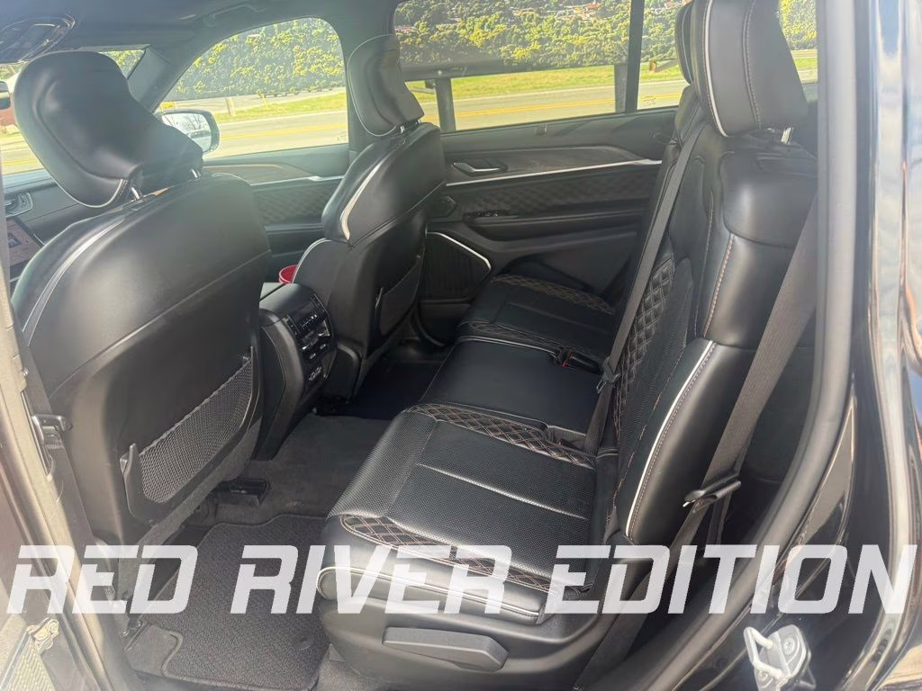 2021 Diamond Black Crystal Pearlcoat Jeep Grand Cherokee L Summit 4X4 SUV