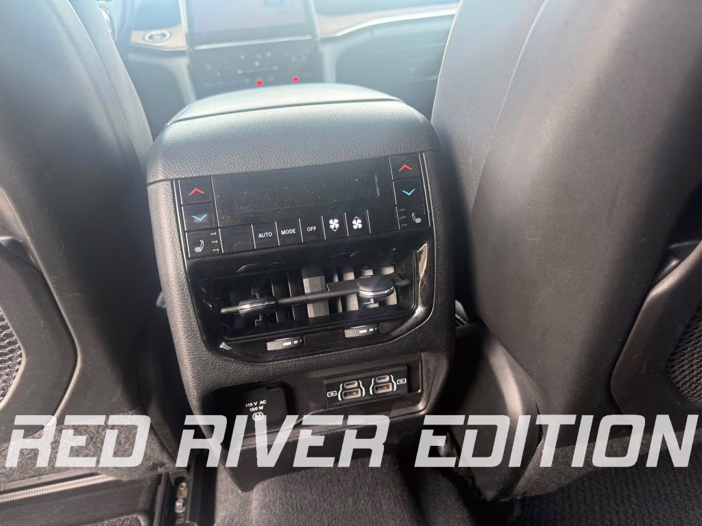 2021 Diamond Black Crystal Pearlcoat Jeep Grand Cherokee L Summit 4X4 SUV