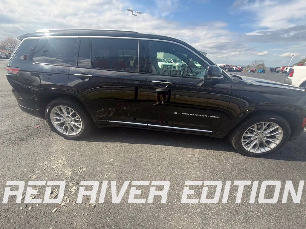 2021 Diamond Black Crystal Pearlcoat Jeep Grand Cherokee L Summit 4X4 SUV