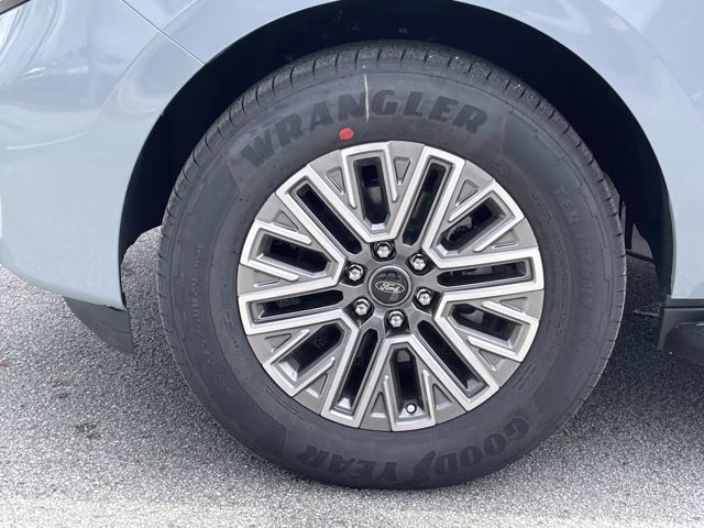 2026 Glacier Gray Metallic Tri-Coat Ford Expedition Max Platinum 4X4 SUV