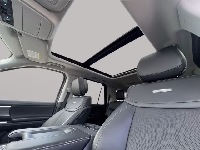 2026 Glacier Gray Metallic Tri-Coat Ford Expedition Platinum 4X4 SUV