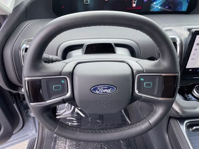 2026 Glacier Gray Metallic Tri-Coat Ford Expedition Platinum 4X4 SUV