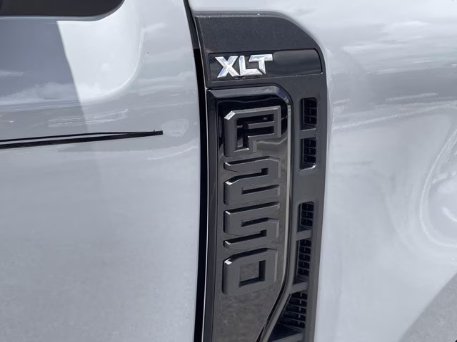 2026 Avalanche Ford Super Duty F-250 SRW XLT Lift 4X4 Truck