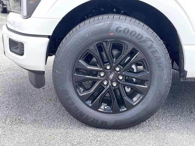 2026 Star White Metallic Tri-Coat Ford F-150 LARIAT RWD Truck