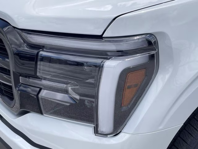 2026 Star White Metallic Tri-Coat Ford F-150 LARIAT RWD Truck