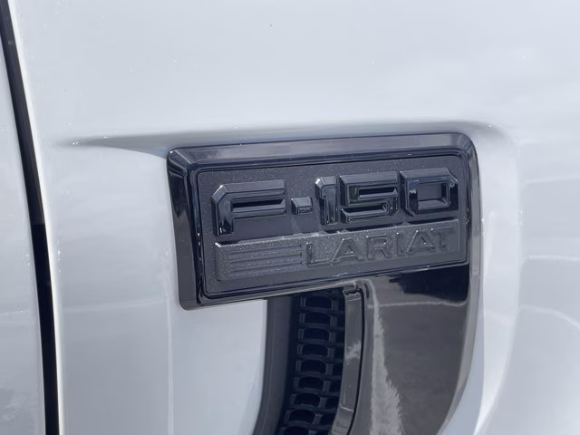 2026 Star White Metallic Tri-Coat Ford F-150 LARIAT RWD Truck