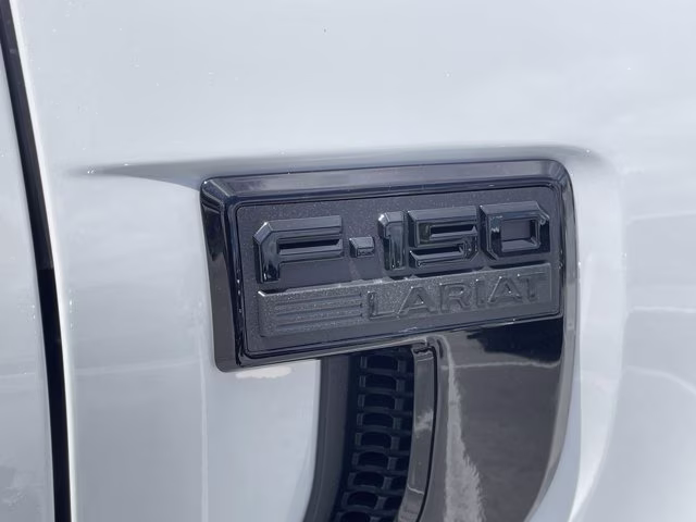 2026 Star White Metallic Tri-Coat Ford F-150 LARIAT RWD Truck