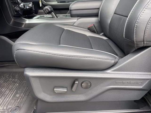 2026 Avalanche Ford F-150 LARIAT 4X4 Truck