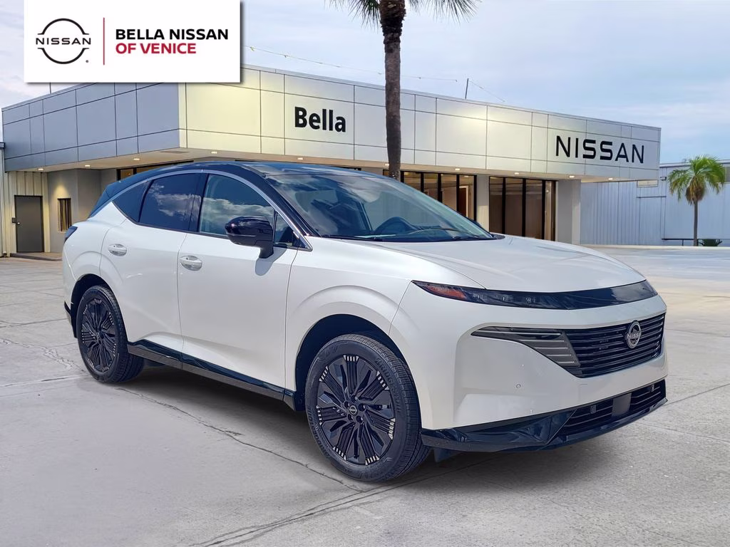 2026 Everest White Pearl/Black Nissan Murano Platinum AWD SUV