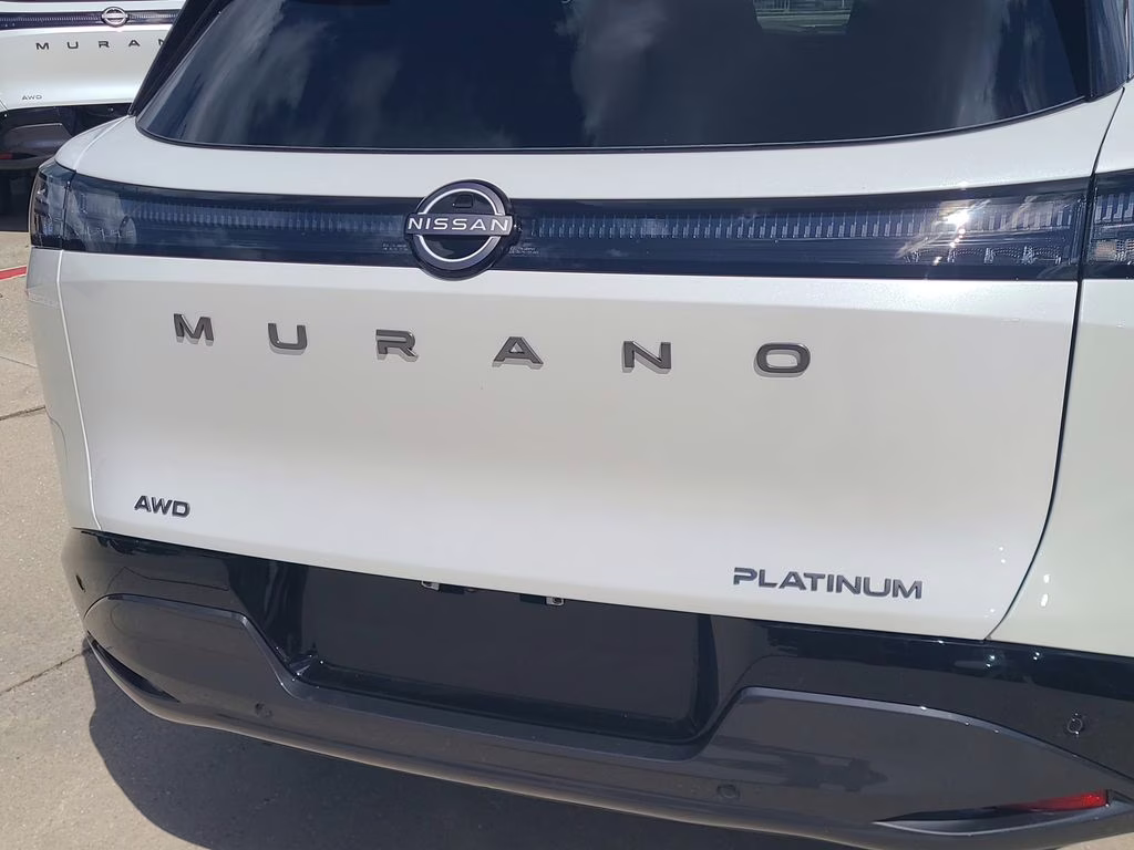 2026 Everest White Pearl/Black Nissan Murano Platinum AWD SUV