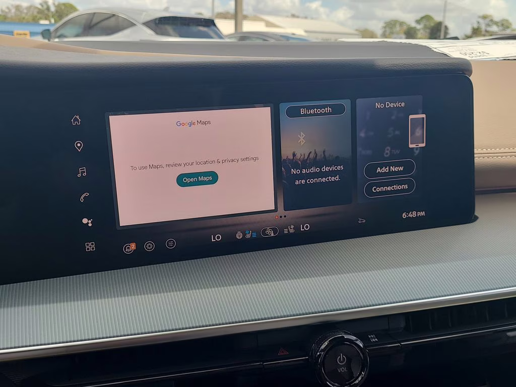 2026 Everest White Pearl/Black Nissan Murano Platinum AWD SUV