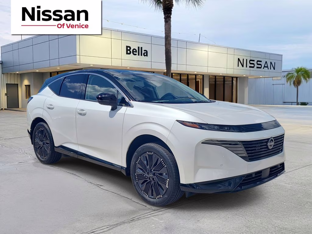 2026 Everest White Pearl/Black Nissan Murano Platinum AWD SUV