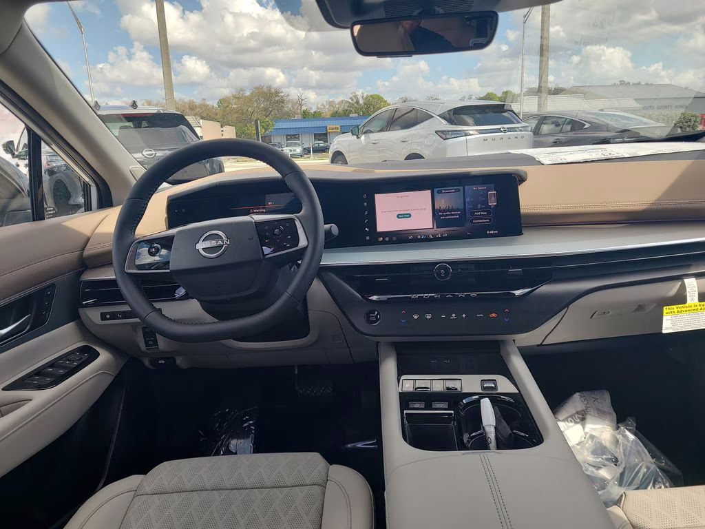 2026 Everest White Pearl/Black Nissan Murano Platinum AWD SUV