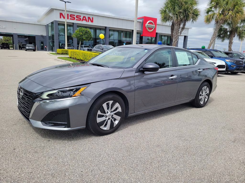 2025 Gun Metallic Nissan Altima 2.5 S FWD Sedan