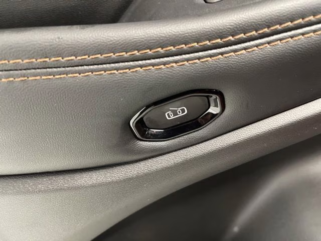 2026 Red Hot Pearlcoat Jeep Cherokee Limited 4X4 SUV