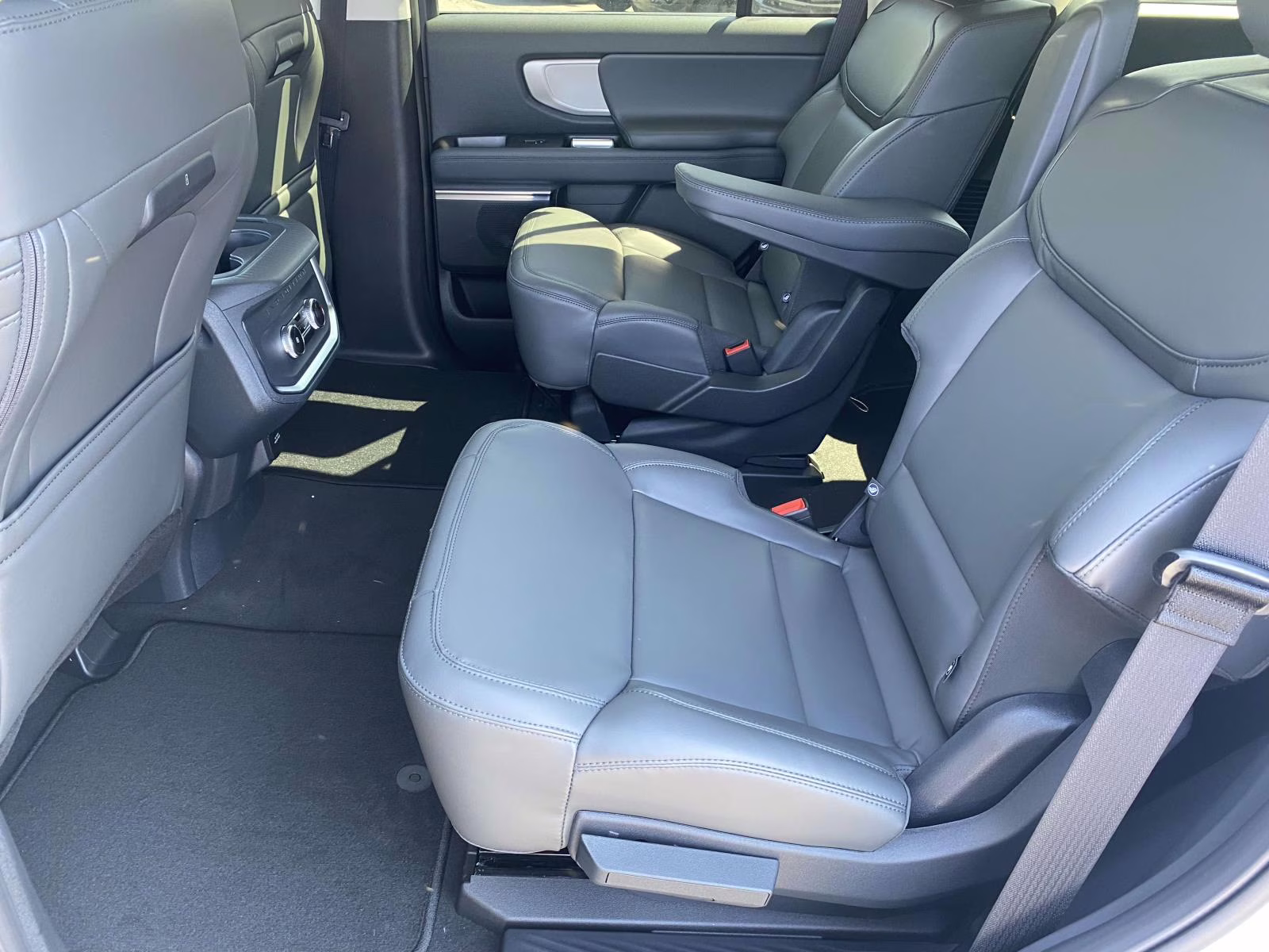 2026 Space Silver Metallic Ford Expedition Active RWD SUV