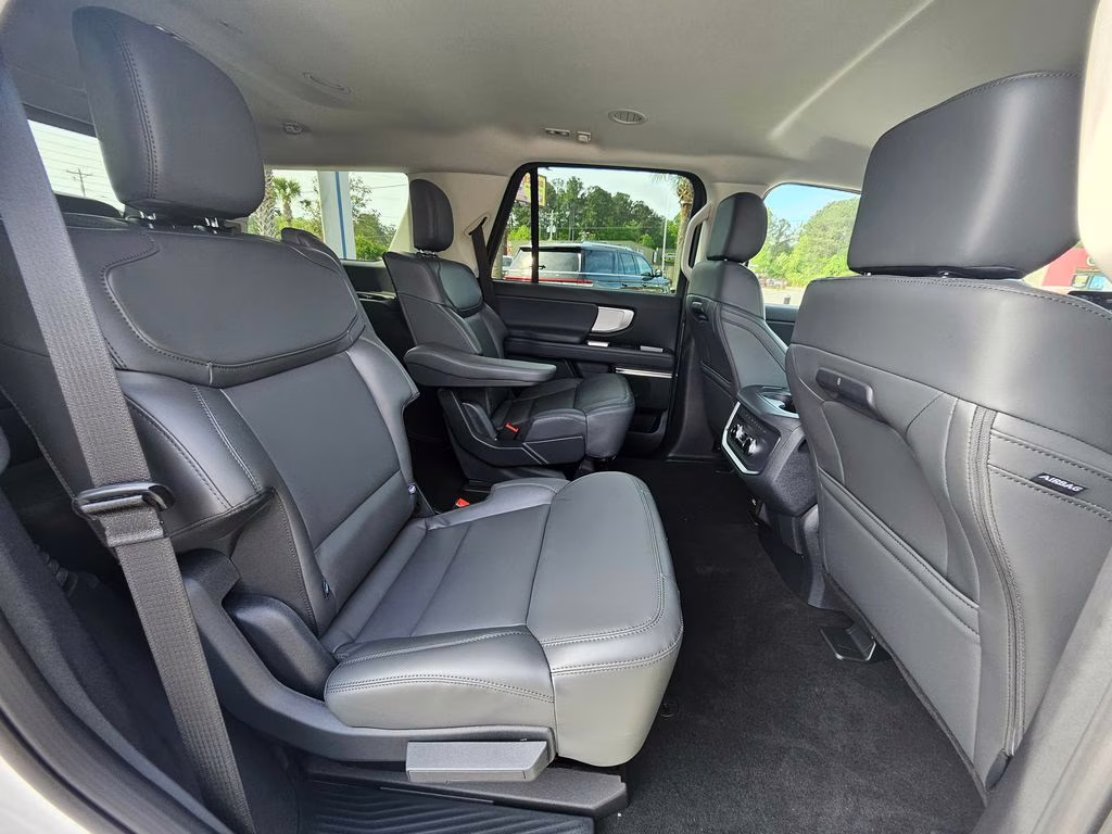 2026 Star White Metallic Tri-Coat Ford Expedition Active RWD SUV