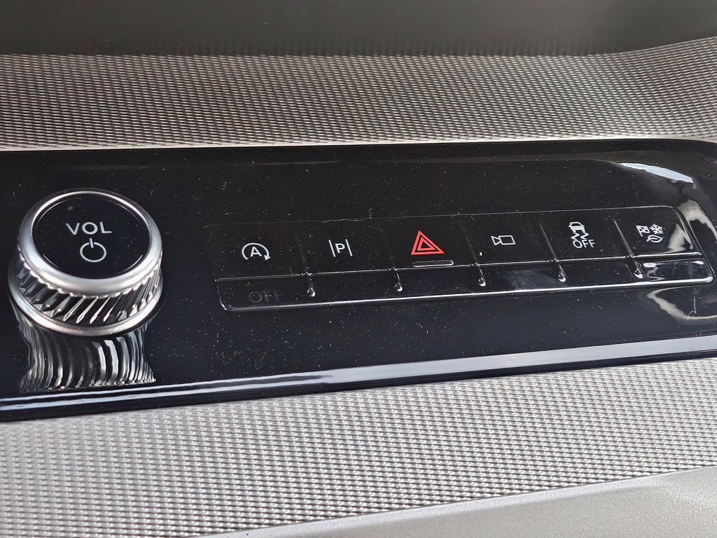 2026 Star White Metallic Tri-Coat Ford Expedition Active RWD SUV