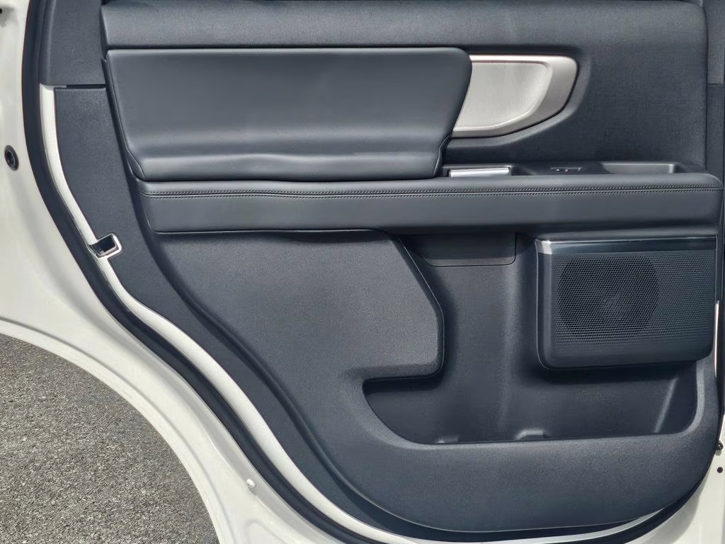 2026 Star White Metallic Tri-Coat Ford Expedition Active RWD SUV