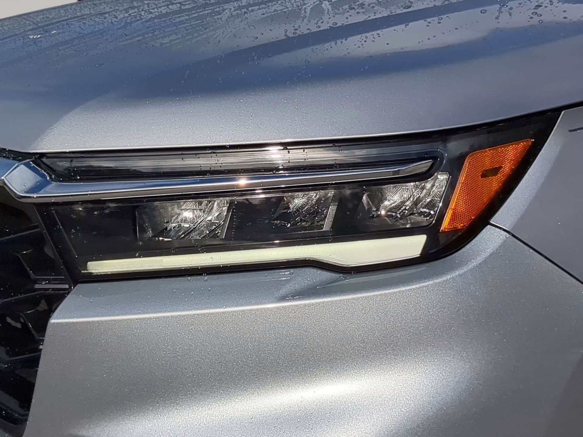 2024 Lunar Silver Metallic Honda Pilot Touring FWD SUV