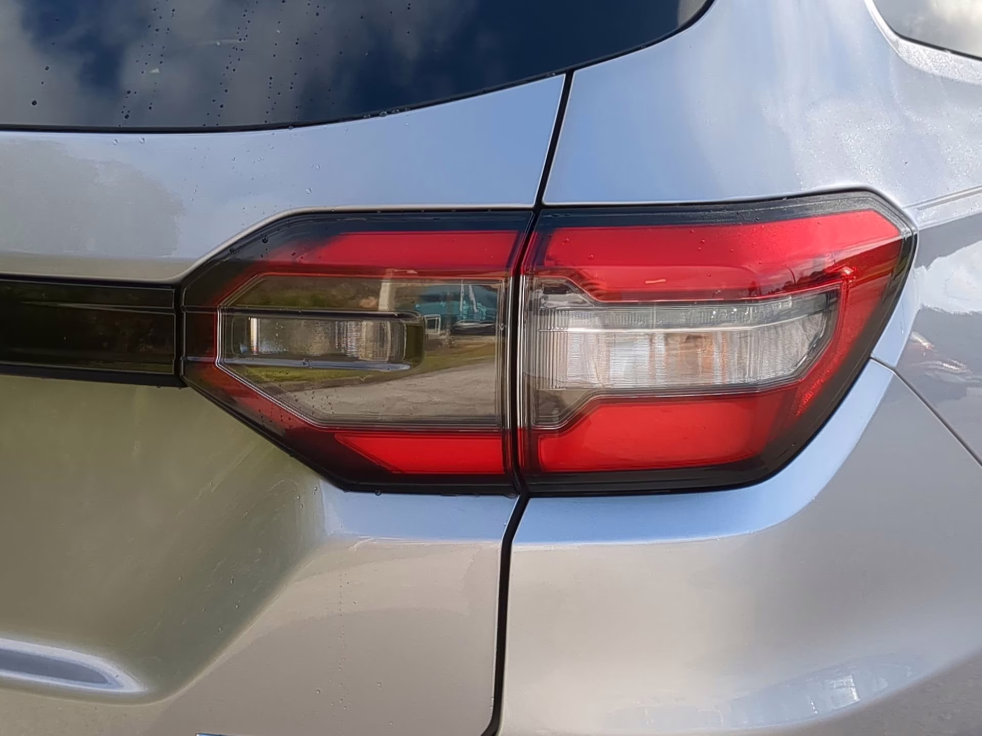 2024 Lunar Silver Metallic Honda Pilot Touring FWD SUV