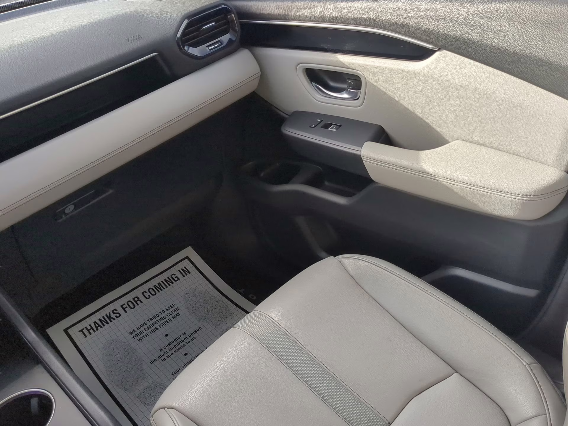 2024 Lunar Silver Metallic Honda Pilot Touring FWD SUV